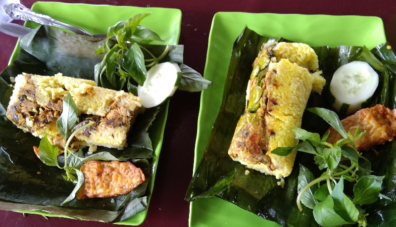 Dari Online, Nasi Bakar Bu' Lina Laris Manis
